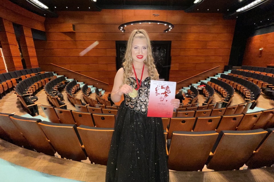 Weronika Włodarczyk – mezzosopranistka z laurami 41 International Music Competition Bonn GRAND PRIZE VIRTUOSO. Fot. Barbara Włodarczyk