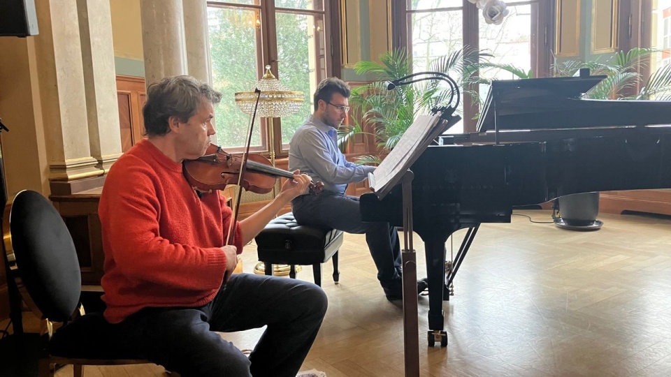 MIchał Buczkowski podczas proby z pianistą Luigi'm Borzillo. Fot. Małgorzata Frymus