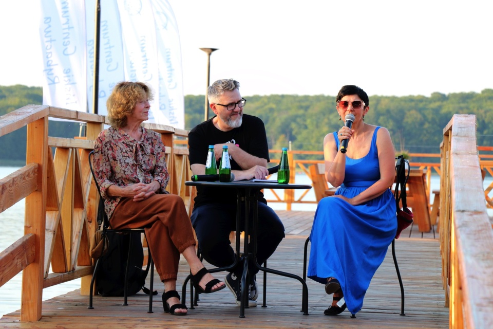 Spotkanie z twórcami filmu „Skrzyżowanie”, reżyserką, Dominiką Montean–Pańków i aktorką Anną Romantowską. Prowadzenie: Krzysztof Spór fot. Małgorzata Bortnik [Ińskie Lato Filmowe]