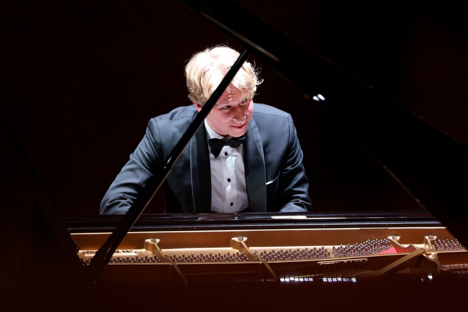 Krzysztof Wierciński – pianista. Fot. Cezary Aszkiełowicz [Filharmonia w Szczecinie]