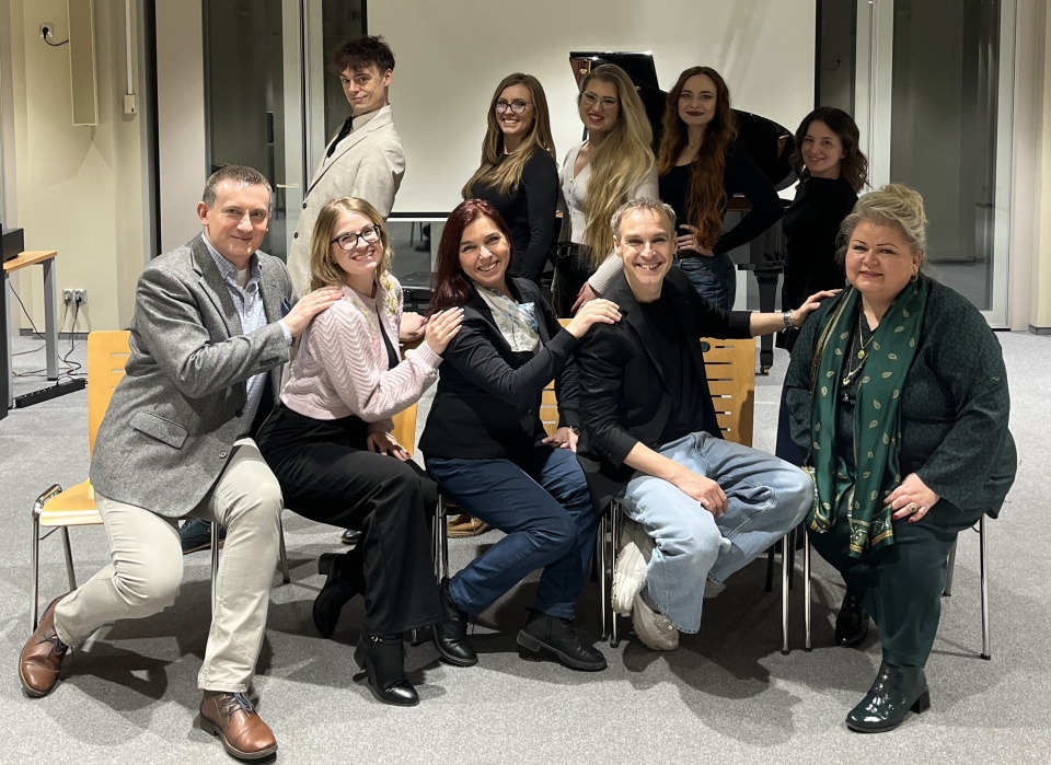 Pedagodzy i studenci kierunku Operetka i Musical Akademii Sztuki w Szczecinie. Fot. Materiały prasowe uczelni