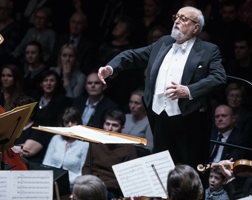 Krzysztof Penderecki dyryguje Orkiestrą Symfoniczną Filharmonii im. Mieczysława Karłowicza w Szczecinie 14 grudnia 2018 roku. Fot. Bartek Barczyk