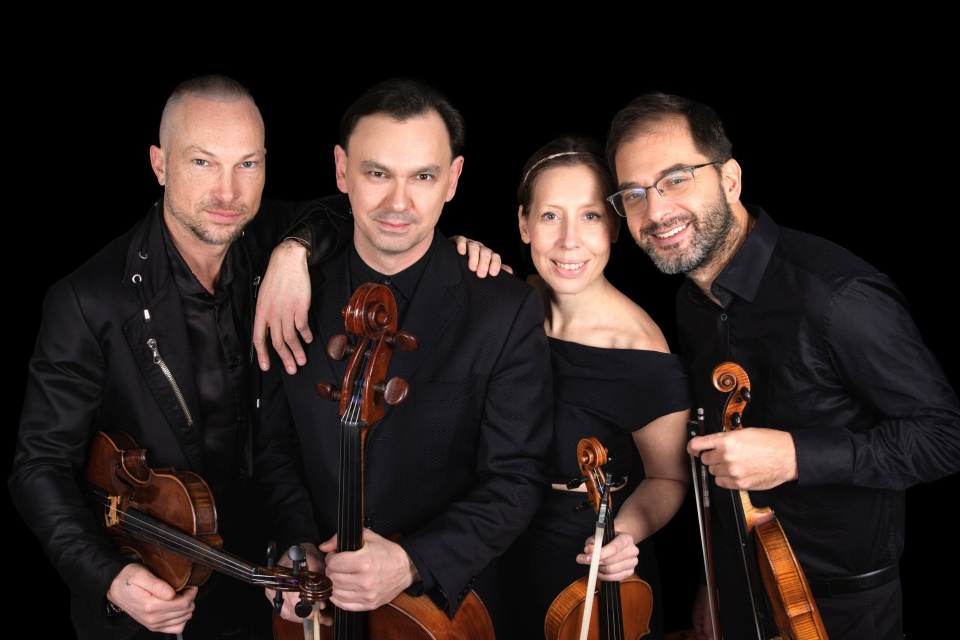 Baltic Neopolis Quartet w składzie: Łukasz Górewicz – skrzypek (od lewej), Tomasz Szczęsny (wiolonczela), Emilia Goch Salvador (altówka) i Emanuel Salvador (skrzypce). Fot. Olga Iwanow