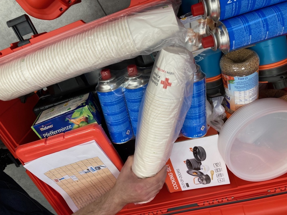 Zawartość jednej ze skrzyń katastroficznych PCK