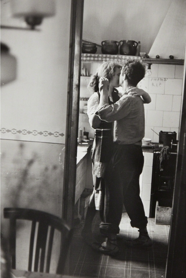 „Spain, Valencia, 1952, Robert and Mary Frank” - Elliot Erwitt | źródło artsy.net Tańcząc w kuchni. Fotograficzna matrioszka
