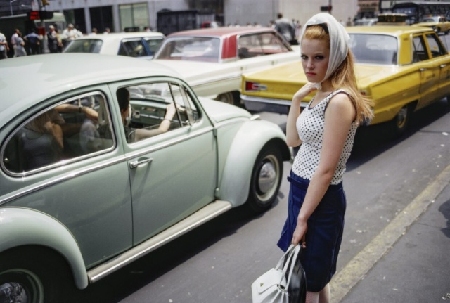 New York City, 1966. © The Estate of Garry Winogrand, courtesy of Fraenkel Gallery, San Francisco and Twin Palms Publishers. O fotografii