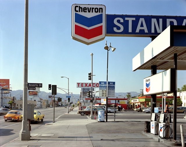 Beverly Boulevard and La Brea Avenue, Los Angeles, California, June 21, 1975, 1975 | Phyllis Wattis Theater, San Francisco Museum of Modern Art O fotografii