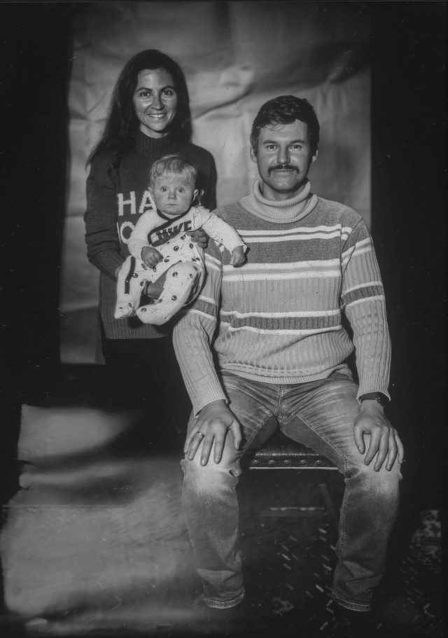 Fot. dr Paweł Kula. Zdjęcie zrobione starym aparatem, podobnym do tego, jakiego używał Marian Dałkiewicz 17.11.2024 - Pan Fotograf i tajemnice szklanych płytek