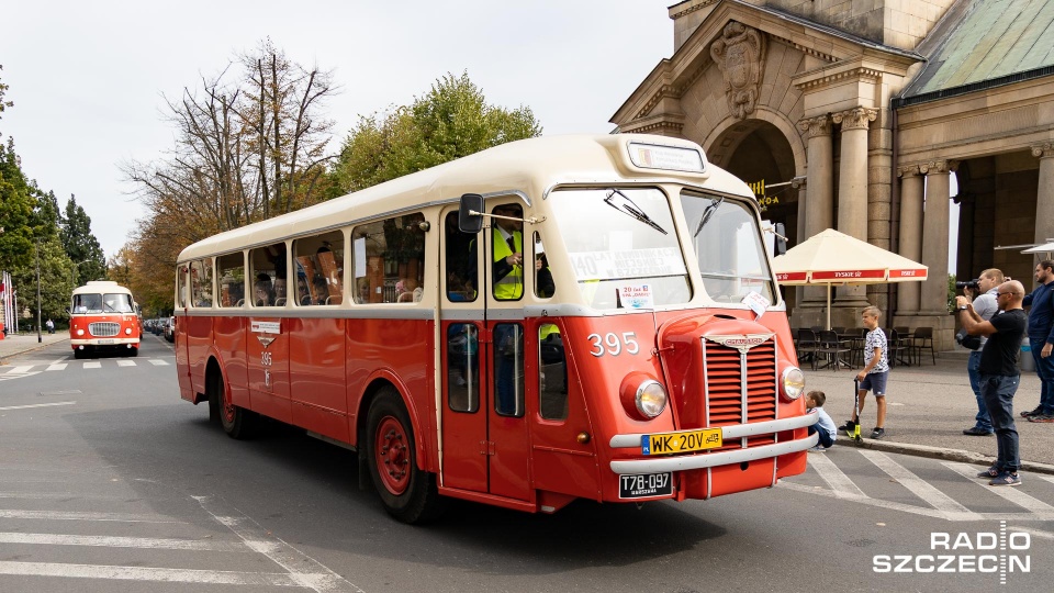 Parada autobusów z okazji 140. rocznicy szczecińskiej Komunikacji Miejskiej. Fot. Maciej Papke [Radio Szczecin/Archiwum]