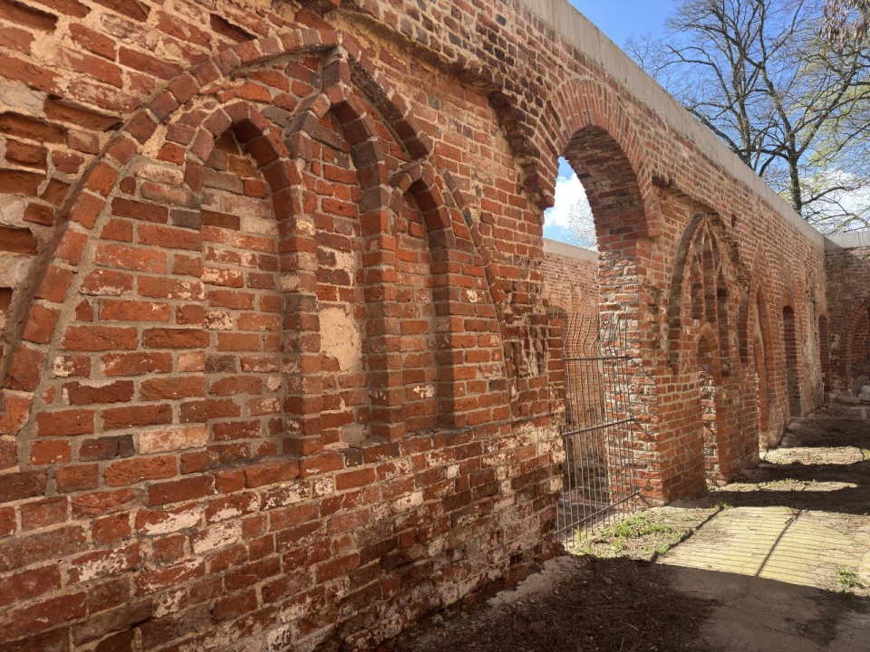 Ruiny Klasztoru Augustianów w Policach-Jasienicy. Fot. Paweł Migdalski