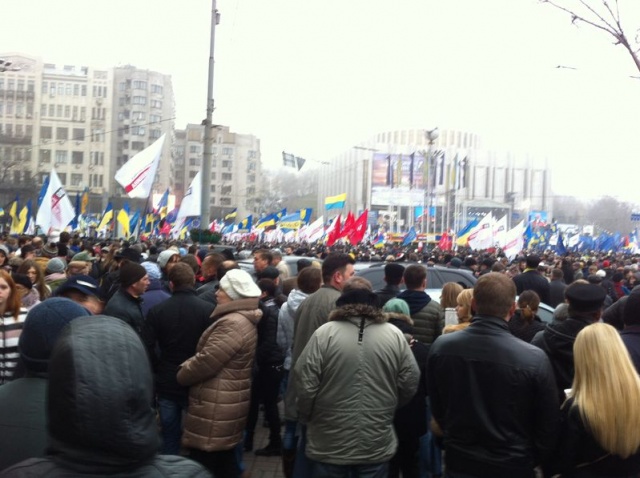 Manifestacja w Kijowie za przystąpieniem Ukrainy do Unii Europejskiej 23.11.2013 - marsz od Bulwaru Szewczenki do Placu Europejskiego [fot. Julia Sydorova] POSYDEŃKI 24.11.2013