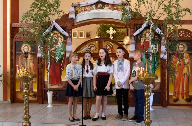 Dzieci zaśpiewały na zakończenie roku szkolnego. (fot. ukraincy.org) Posydeńki 16.06.2019 (posłuchaj audycji)