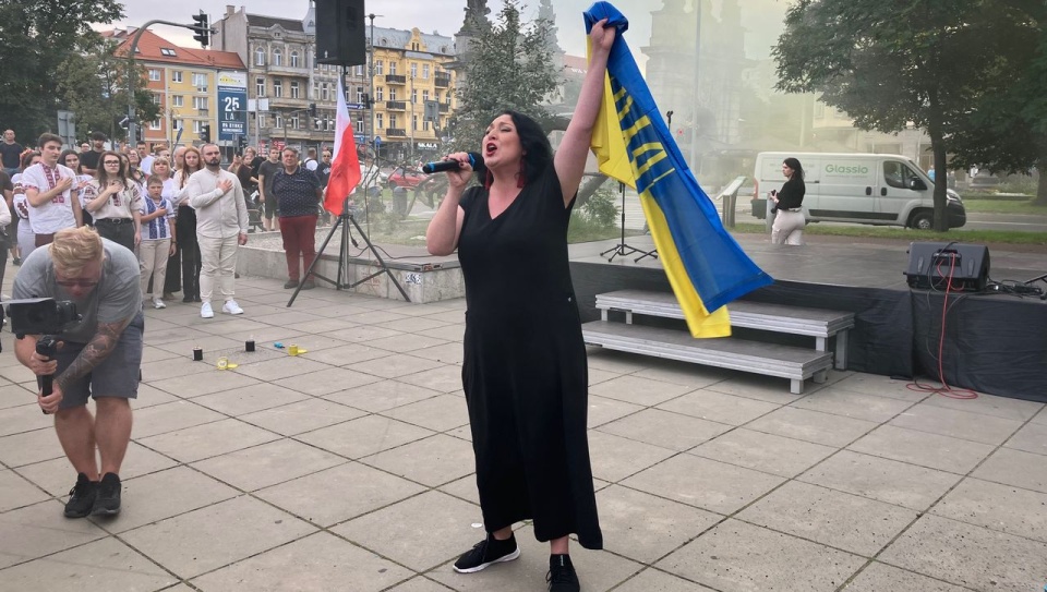 Świętowanie 32 rocznicy Niepodległej Ukrainy na placu Solidarności w Szczecinie. [Fot. Małgorzata Frymus]