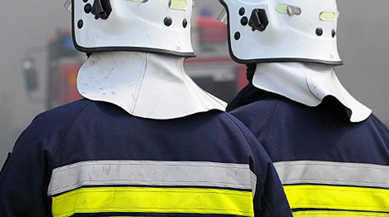 Nowy samochód - w prezencie - dostali strażacy-ochotnicy z Mrzeżyna. To wóz operacyjny, którym można m.in. przewozić na miejsce akcji większą liczbę strażaków.