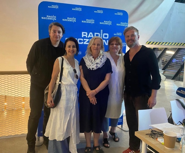 Od lewej: Tomasz Lewandowski, Sylwia Fabiańczyk-Makuch, Agata Rokicka, Małgorzata Frymus i Tomasz Organek. The Tall Ships Races 2024. Fot. Paulina Zaremba [Radio Szczecin] 