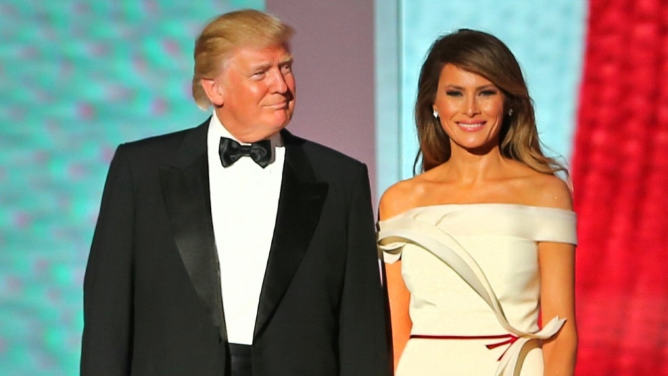 Melania i Donald Trump na Balu Inauguracyjnym w 2017 roku. Fot. www.wikipedia.org / U.S. Army/Army Sgt. Ashley Marble