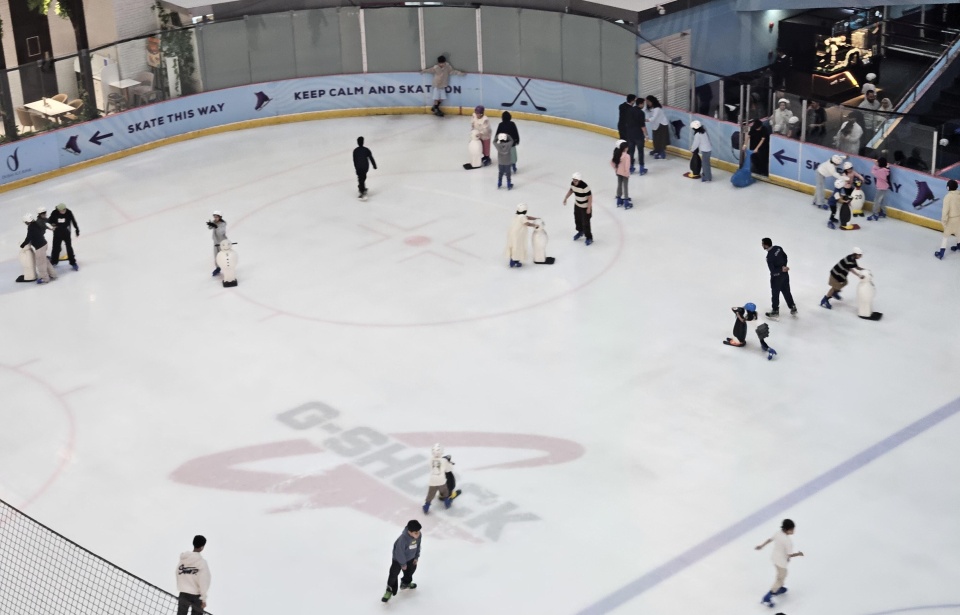 Lodowisko w jednym z centrów handlowych w Dubaju, fot. Sławomir Orlik, PR Szczecin