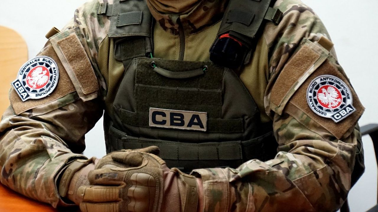 Cztery osoby zatrzymane przez CBA w związku z działaniem na szkodę Grupy Azoty Zakładów Chemicznych w Policach. Chodzi o oszustwo na kwotę ponad 87 milionów złotych.