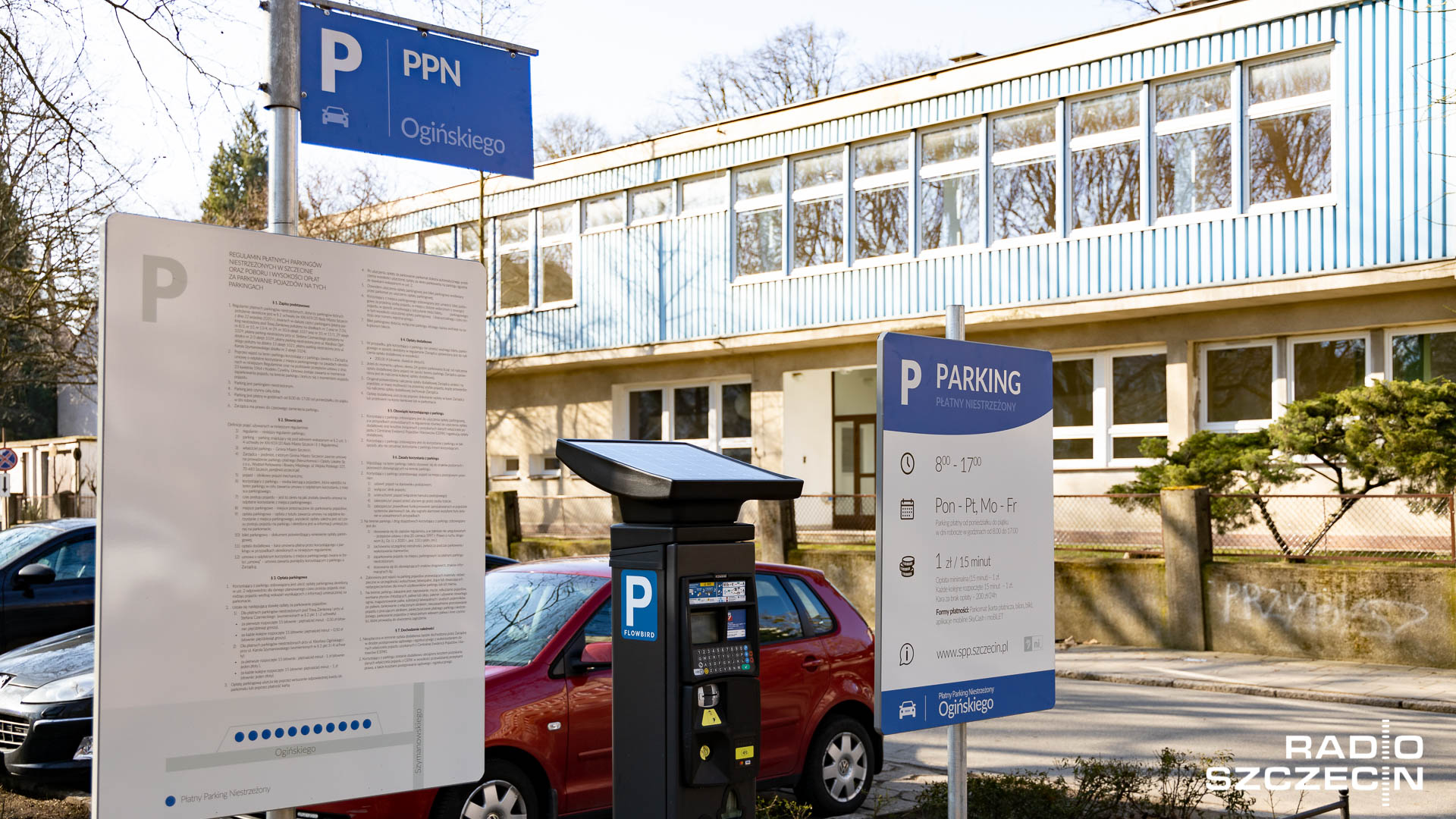 Przy Jasnych Błoniach w Szczecinie parkujemy za darmo. Chodzi o Płatny Parking Niestrzeżony wzdłuż ulicy Ogińskiego.