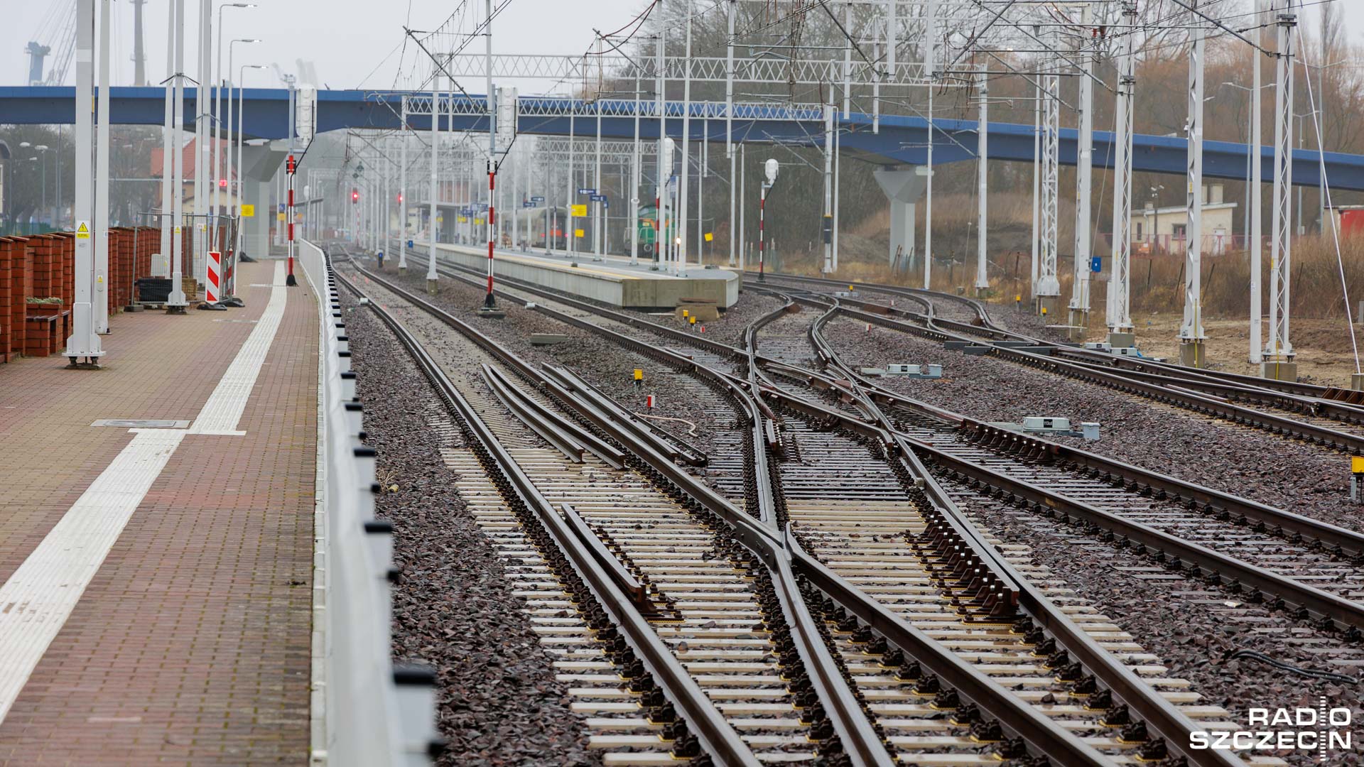 PKP Polskie Linie Kolejowe S.A. podpisały umowy na budowę nowych peronów w ramach rządowego programu budowy lub modernizacji przystanków kolejowych na lata 2021-2025.