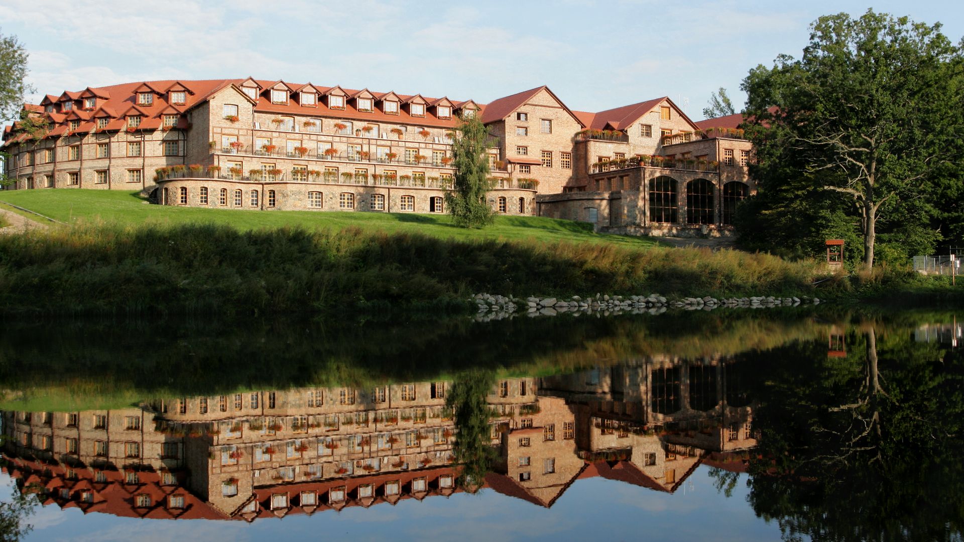 Dolina Charlotty ResortSpa obchodzi swoje dziesiąte urodziny. Z tej okazji w sobotę odbędzie się tam jubileuszowy koncert Strzał w dziesiątkę.