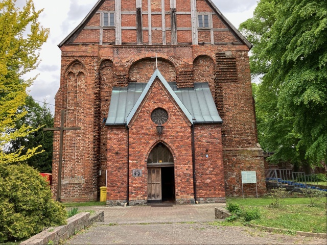 Ruiny klasztoru Augustianów w Jasienicy. Fot. Anna Kolmer [Radio Szczecin] "Ślady, po których pójdą inni" - reportaż Anny Kolmer