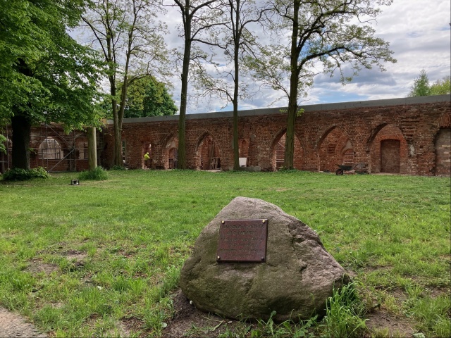 Ruiny klasztoru Augustianów w Jasienicy. Fot. Anna Kolmer [Radio Szczecin] "Ślady, po których pójdą inni" - reportaż Anny Kolmer