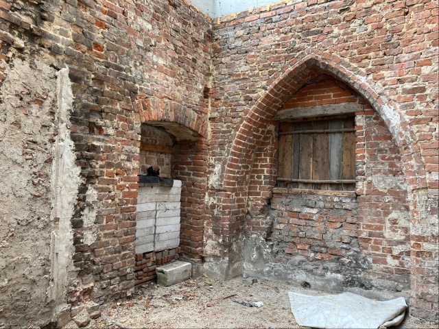 Ruiny klasztoru Augustianów w Jasienicy. Fot. Anna Kolmer [Radio Szczecin] "Ślady, po których pójdą inni" - reportaż Anny Kolmer