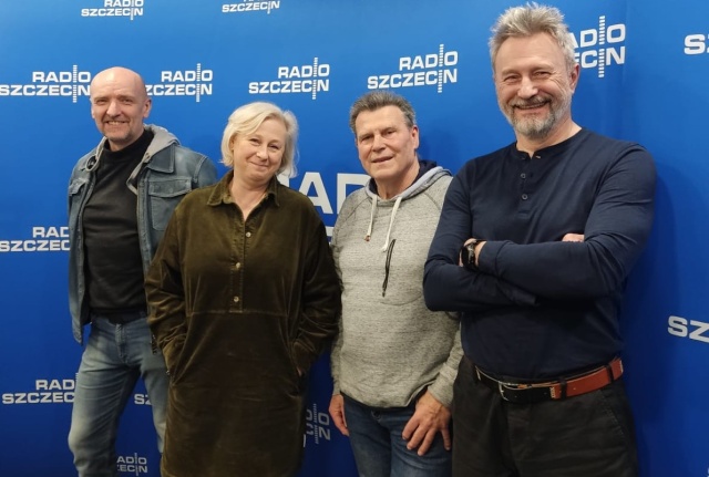 Tanowskie Bractwo Śpiewacze w studiu "Fonosfery". Od prawej: Tomasz Lubiński, Roman Falkowski i Piotr Biniek oraz autorka audycji, Agata Rokicka "Męskie śpiewanie w Tanowie" - reportaż Małgorzaty Furgi