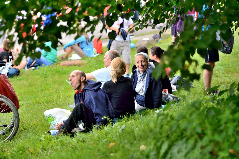 Odwrócona w stronę aparatu siostra Kinga. (zdjęcie ze zbiorów bohaterki reportażu).