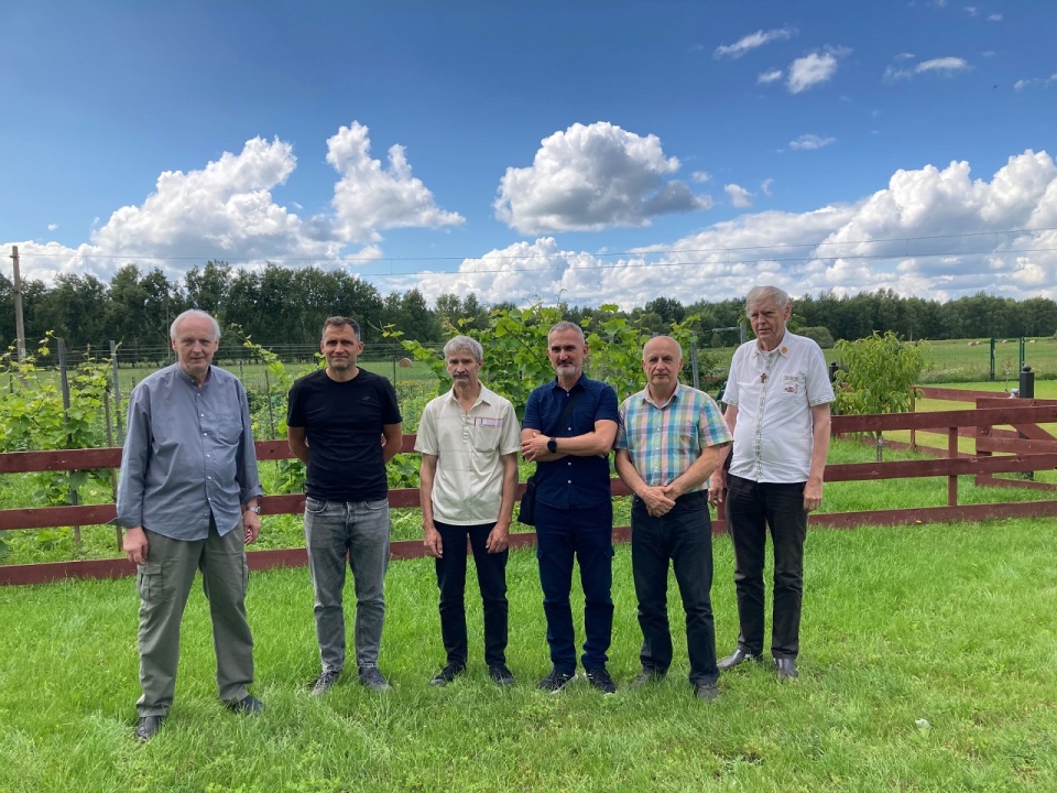 O. Wojciech Mazur Franciszkanin, misjonarz z Boliwii razem z o. E.Mazurem odwiedzili parafię w Niekłończycy