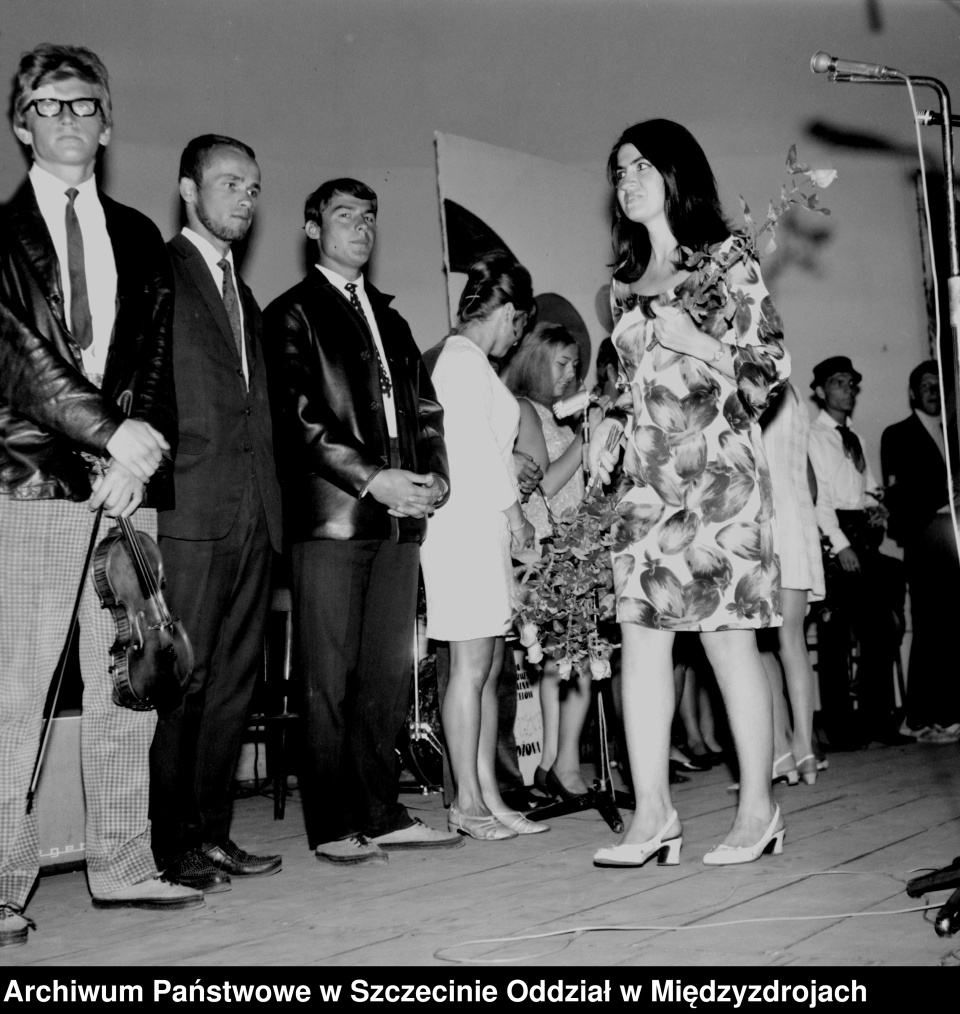 FAMA 1968 r. - Podziękowania dla uczestników (z lewej Zbigniew Wodecki)