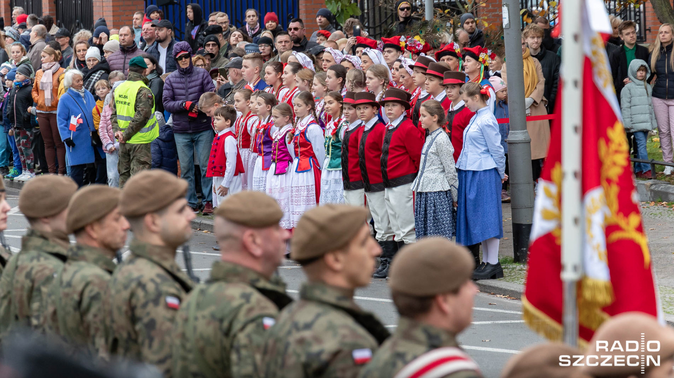 Szykują się utrudnienia na ulicach Szczecina - to w związku z poniedziałkowym Narodowym Świętem Niepodległości. W mieście będzie marsz, oficjalne obchody i rajd rowerowy.