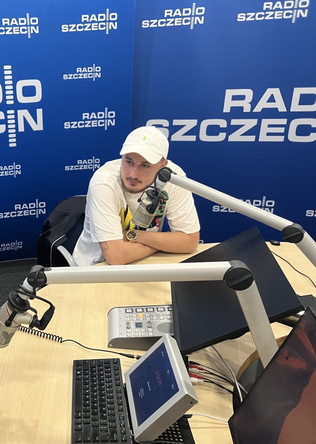 Łukasz Sobański, ps. SOBAN w Radiu Szczecin Łukasz Sobański, ps. SOBAN trafił z podziemia do Złotej Sali Filharmonii w Szczecinie [ROZMOWA z RAPEREM, ZDJĘCIA]