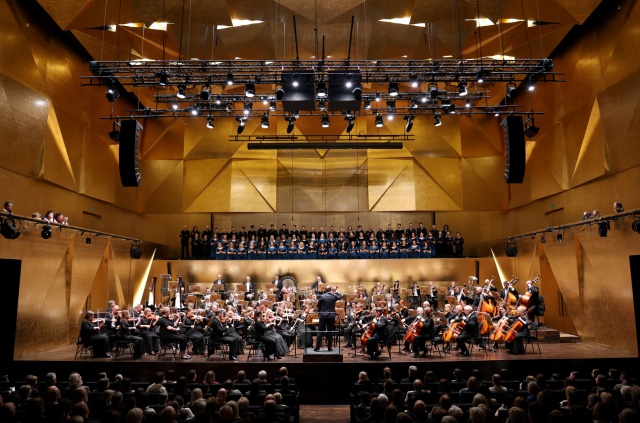 Orkiestra Symfoniczna Filharmonii im. Mieczysława Karłowicza i Chór Politechniki Morskiej w Szczecinie pod batutą Przemysława Neumanna. Fot. Cezary Aszkiełowicz Merry Christmas z Chórem Politechniki Morskiej i Orkiestrą Symfoniczną Filharmonii w Szczecinie [ROZMOWA, ZDJĘCIA]