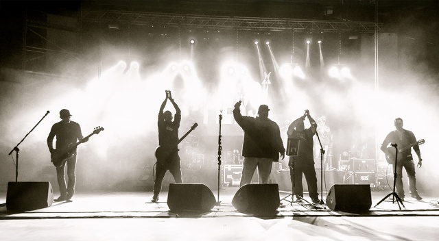 Zespół Piersi. Materiały prasowe grupy Zespół Piersi poleca „Piątek, piątunio, piąteczek” [ROZMOWA z „ASANEM” i „DZIADKIEM”, ZDJĘCIA]