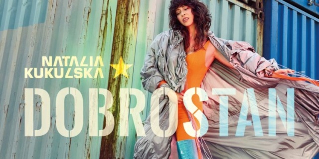 Okładka płyty „Dobrostan” Natalii Kukulskiej. Projekt graficzny Adam Żebrowski, fot. Marta Wojtal. Materiały promocyjne artystki Natalia Kukulska z „Dobrostanem” w Złotej Sali Filharmonii w Szczecinie [ROZMOWA z ARTYSTKĄ, ZDJĘCIA]