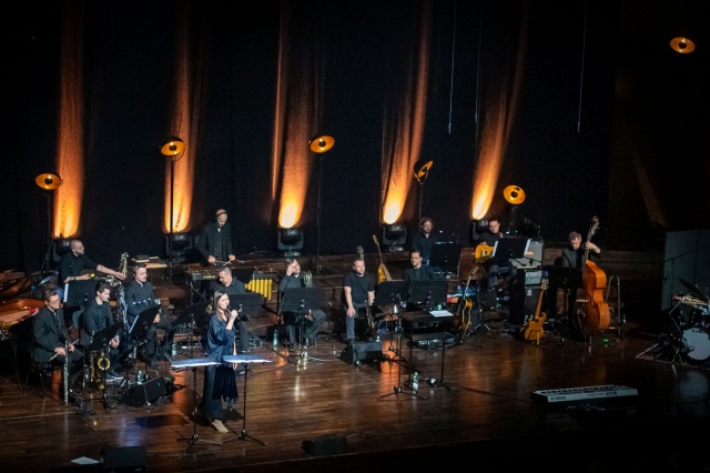 Agnieszka Kiepuszewska z Nikola Kołodziejczyk Orchestra. Sebastian Wołosz Nikola Kołodziejczyk w Szczecinie z premierą albumu „Budyń o smaku Mickiewicza” [ROZMOWA z ARTYSTĄ, ZDJĘCIA]