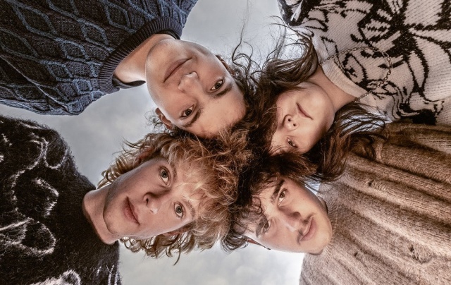 Sad Smiles. Fot. Wiktoria Podobas. Materiały prasowe zespołu Sad Smiles z „Przepraszam” laureatem „Będzie Głośno! Debiut na winylu” [ROZMOWA z MUZYKAMI, ZDJĘCIA]