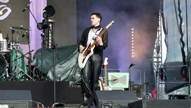 Filip Abram z zesp. Sad Smiles. Fot. FOTOBO.ART Tomasz Borys. Źródło: https://www.facebook.com/photo?fbid=1285549480245098&set=pcb.1285549516911761&locale=pl_PL Sad Smiles z „Przepraszam” laureatem „Będzie Głośno! Debiut na winylu” [ROZMOWA z MUZYKAMI, ZDJĘCIA]