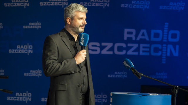 Wojciech Kubica – pianista. Fot. Maciej Papke [Radio Szczecin] Retransmisja koncertu pamięci Mikołaja Szczęsnego. Studio im. Jana Szyrockiego Radia Szczecin [POSŁUCHAJ, ZDJĘCIA]