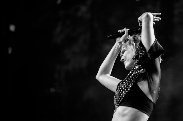 Fot. Waldemar Urbaniak. Źródło: https://www.facebook.com/photo/?fbid=1312212910273516&set=pb.100044544574634.-2207520000&locale=pl_PL Bovska | „Jestem Wierszem” [ROZMOWA z ARTYSTKĄ, ZDJĘCIA]