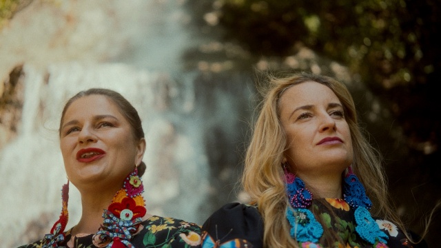 Daga Gregorowicz (od lewej) i Dana Vynnytska z zespołu Dagadana. Fot. R. Ungureanu Dagadana proponuje unikalną twórczość z hip-hopową gwiazdą z Rumuni, Subcarpați [ROZMOWA, ZDJĘCIA]