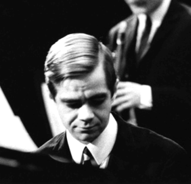 Andrzej Trzaskowski na festiwalu jazzowym Jazz Jamboree w Warszawie w 1965 roku. Fot. Źródło: https://en.wikipedia.org/wiki/Andrzej_Trzaskowski Andrzej Trzaskowski ze swoją Orkiestrą Polskiego Radia i Telewizji STUDIO S-1 | Unikatowy „Wstęp wzbroniony” [ROZMOWA, ZDJĘCIA]