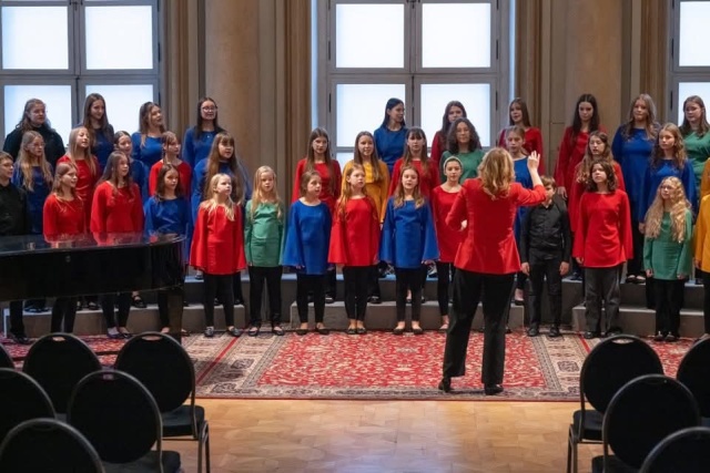 Chór Voci Veloci Państwowej Szkoły Muzycznej I stopnia im. Tadeusza Szeligowskiego w Szczecinie pod dyrekcją Agaty Czekalińskiej. Fot. Vladimir Kuric Chór Voci Veloci przywiózł dwa złote laury z Międzynarodowego Festiwalu w Bratysławie [ROZMOWA, ZDJĘCIA]