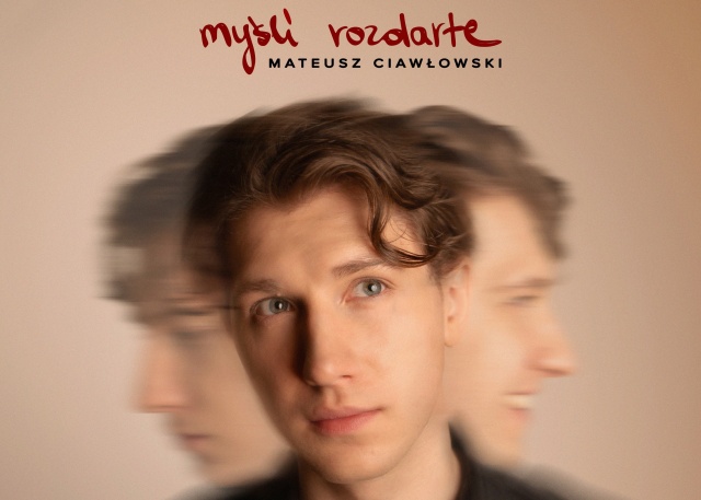 Awers okładki albumu „Myśli rozdarte” Mateusza Ciawłowskiego. Fot. Iga Kurlej Mateusz Ciawłowski zawładnął TikTokiem i YouTubem [ROZMOWA z ARTYSTĄ, ZDJĘCIA]