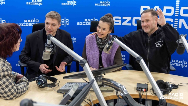 Emil Centkiewicz – saksofonista (od lewej), Weronika Lalik – wokalistka i Sylwester Ostrowski – saksofonista, kompozytor, aranżer udzielają wywiadu Dorocie Zamolskiej. Fot. Robert Stachnik [Radio Szczecin] Candy Dulfer jest ich mentorką. Trwa Szczecin Jazz Young Talents 2026 [POSŁUCHAJ]