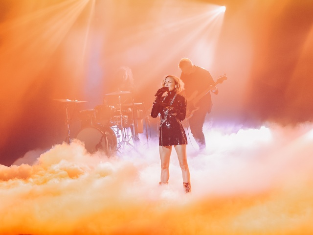 Anna Wyszkoni. Fot. Justyna Dziekanowska. Źródło: https://www.facebook.com/photo/?fbid=1159692068854272&set=pcb.1159699422186870&locale=pl_PL Anna Wyszkoni | „23 marca będę celebrowała w Filharmonii w Szczecinie 30-lecie pracy na scenie” [ROZMOWA z ARTYSTKĄ, ZDJĘCIA]