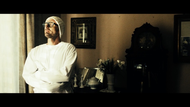 Mietall Waluś. Fot. Materiały prasowe. Źródło: https://www.facebook.com/photo.php?fbid=1353488710116493&set=pb.100063661292843.-2207520000&type=3 Mietall Waluś i Negatyw wrócili na scenę z „Autostygmatyzacją” [ROZMOWA z ARTYSTĄ, ZDJĘCIA]