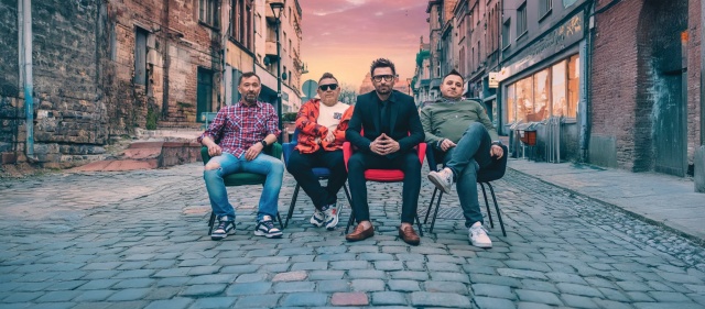 Zespół Negatyw. Fot. Materiały prasowe. Źródło: https://www.facebook.com/photo/?fbid=1223011283164237&set=a.130309159101127 Mietall Waluś i Negatyw wrócili na scenę z „Autostygmatyzacją” [ROZMOWA z ARTYSTĄ, ZDJĘCIA]